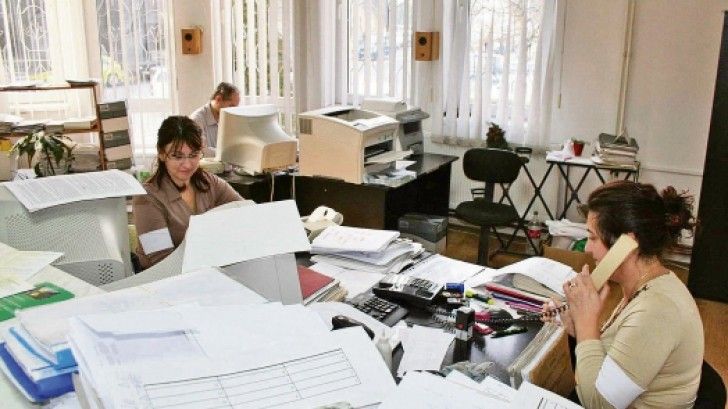 Guvernul deschide larg poarta angajărilor la stat. 90.000 de posturi așteaptă să fie ocupate. Vezi LISTA