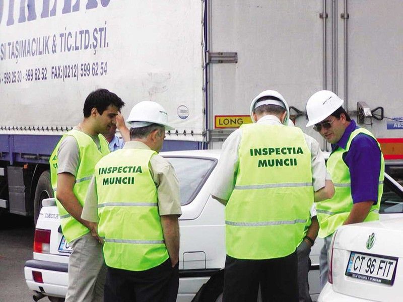 Guvernul se chinuie să cârpească deficitul, cu Inspecția Muncii care amendează angajatorii