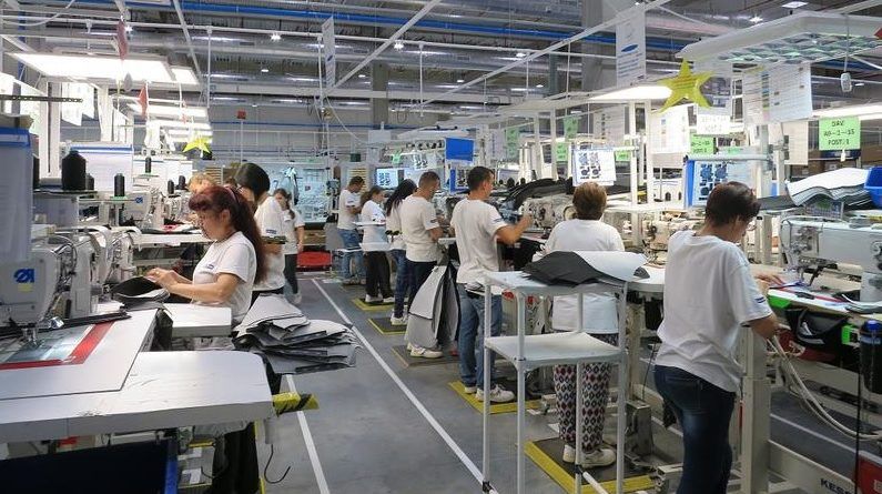 Producția industrială revine pe trend descendent: scădere de 2,8% în noiembrie, marcată de declinul în textile și chimie