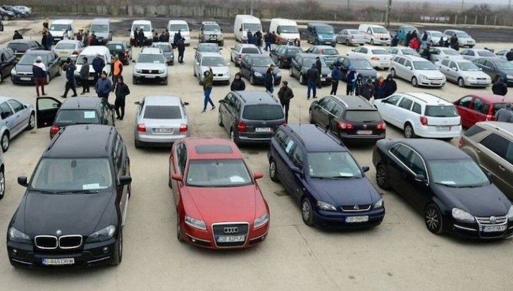 Românul mai degrabă schimbă mașina decât să zugrăvească