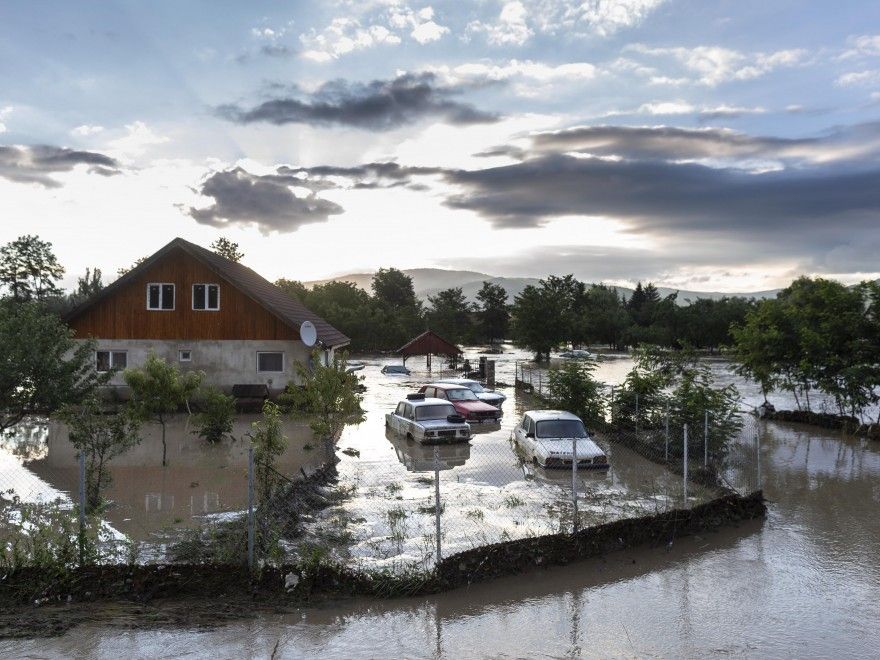 Doar 12% din casele afectate de inundații au asigurare. Cine plătește pentru restul?