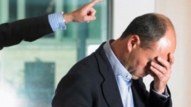 Studiu: Directorii care se simt prost plătiți, mai tentați să dea afară angajați