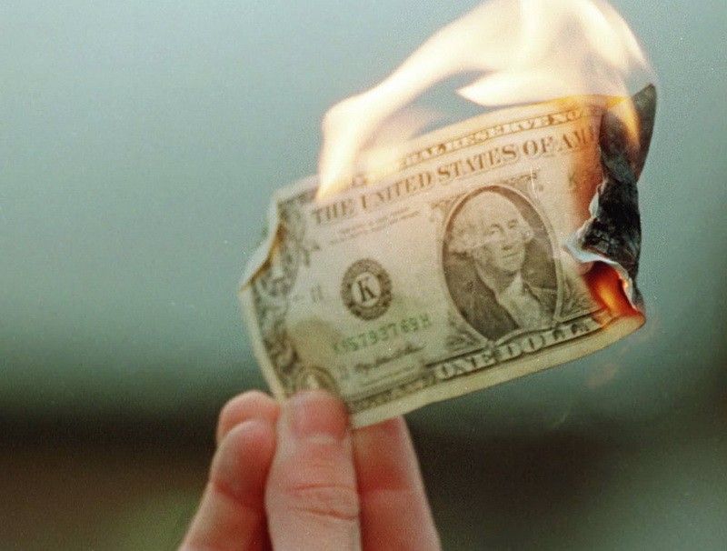 Leul, slab față de euro, miercuri, dar mai puternic față de dolar