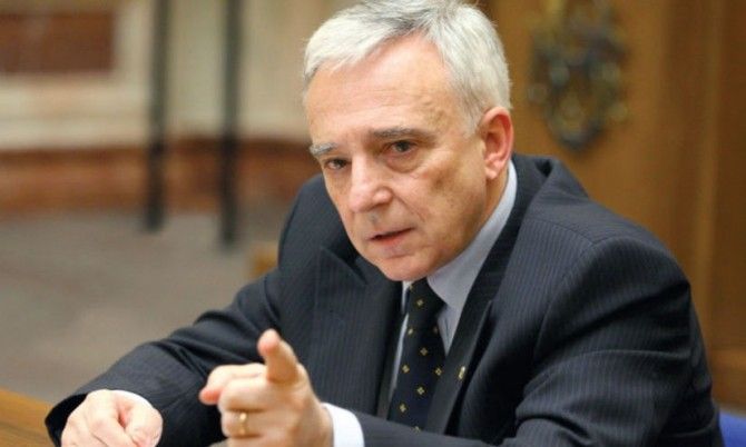 Isărescu: "Războiul dintre sistemul bancar și clienți nu este benefic pentru nimeni"