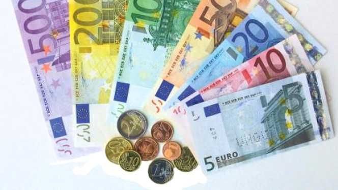 Euro, un nou curs record al perioadei. Azi, 4,6578 lei