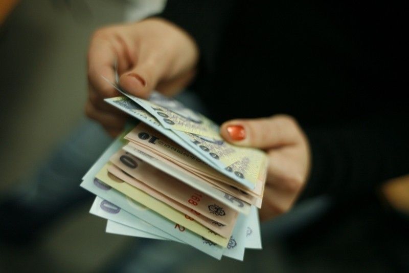 Guvernul pregătește o hotărâre pentru creșterea la 2.050 lei a salariului minim