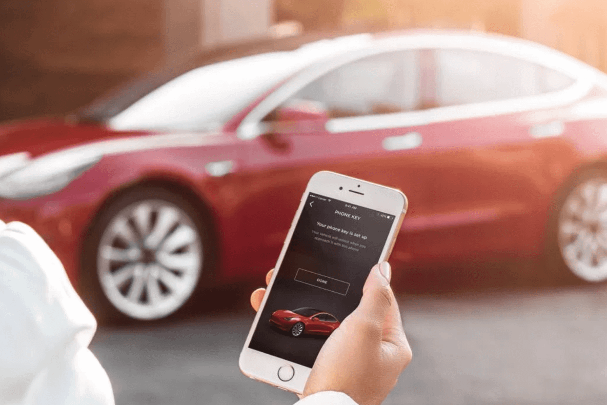 Un simplu telefon a fost suficient pentru a fura o Tesla Model 3