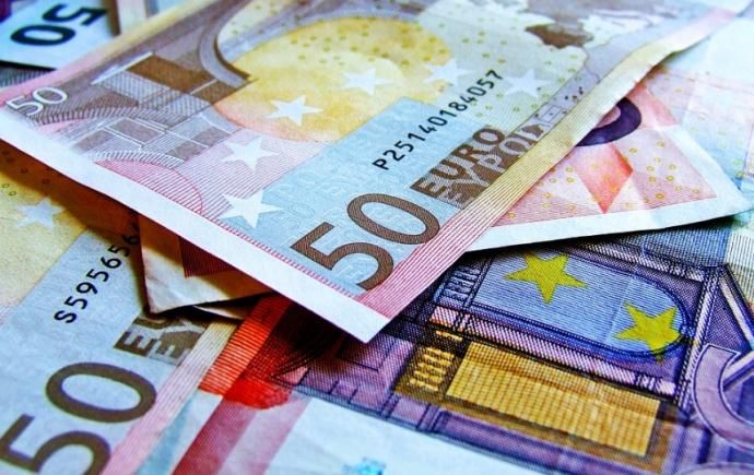 Cea mai mare depreciere a leului din ultima lună. 4,65 lei pentru un euro