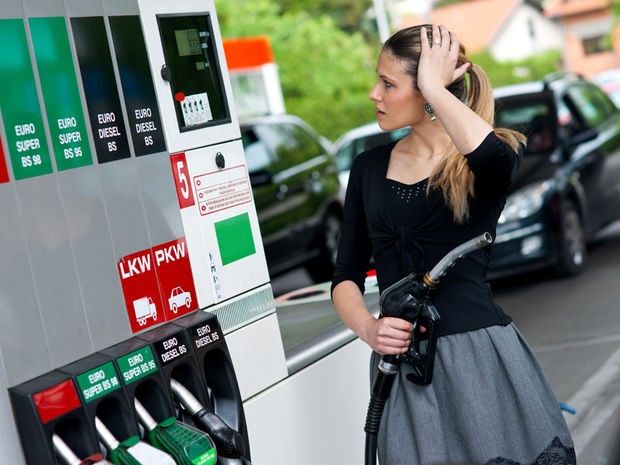 Noi simboluri pentru carburanți, din 12 octombrie