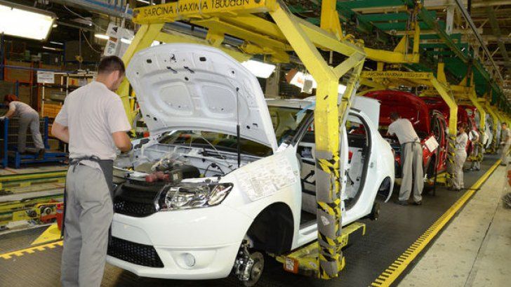 Efectele crizei de personal: Cresc salariile în producție și stagnează în bănci și retail