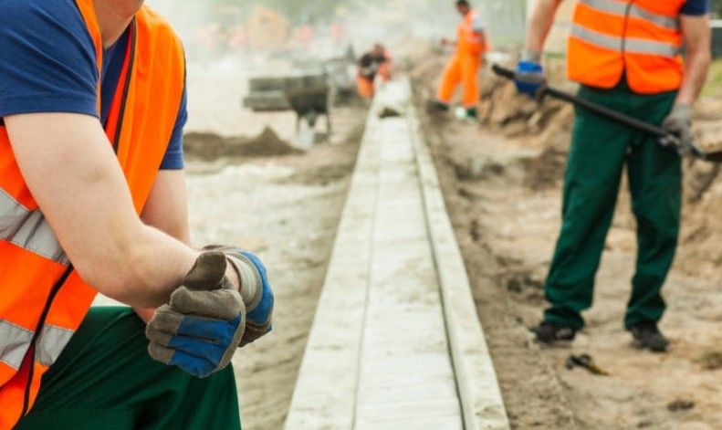 Cum va lovi criza de personal: "Firmele își vor fura angajații una alteia"