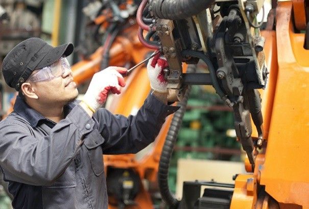 EY: Firmele din România vor putea mai ușor să angajeze străini