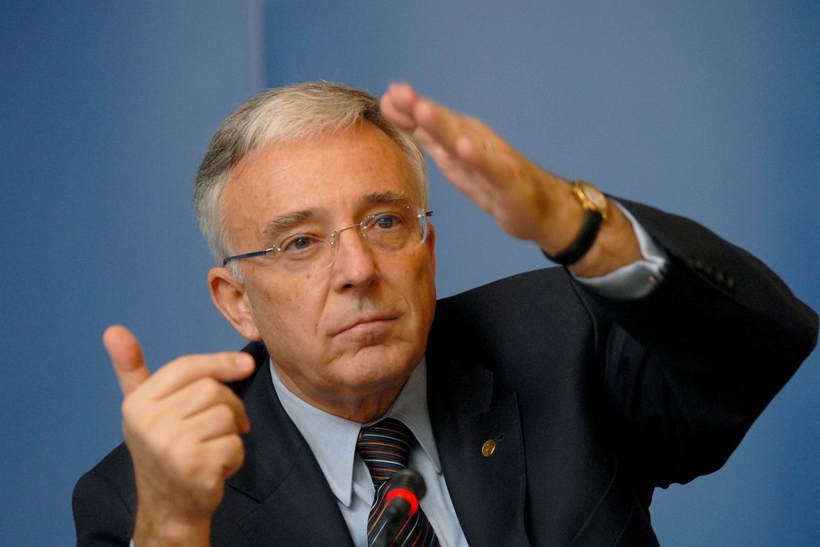 Isărescu, amintiri despre petrol, gaze și geopolitică