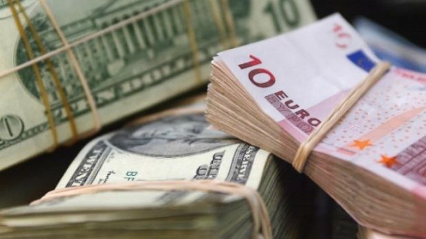 Dolarul, un nou record istoric în fața leului