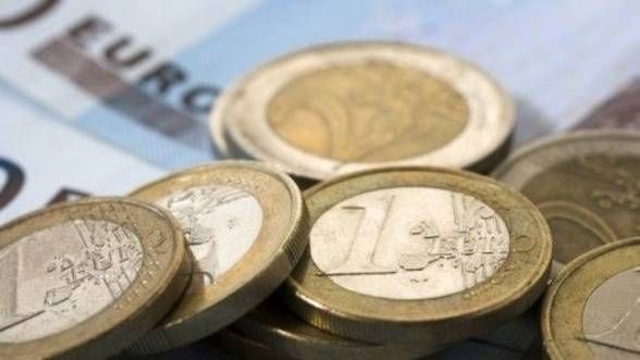 Leul recuperează timid în fața principalelor valute