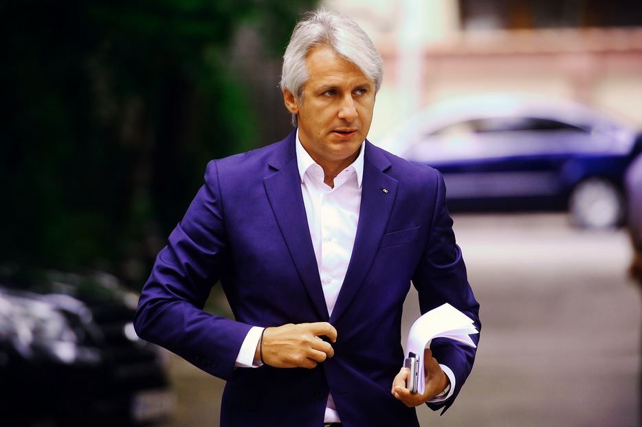 Băncile lasă Guvernul cu mâna întinsă. Nu-i mai dau bani cu împrumut
