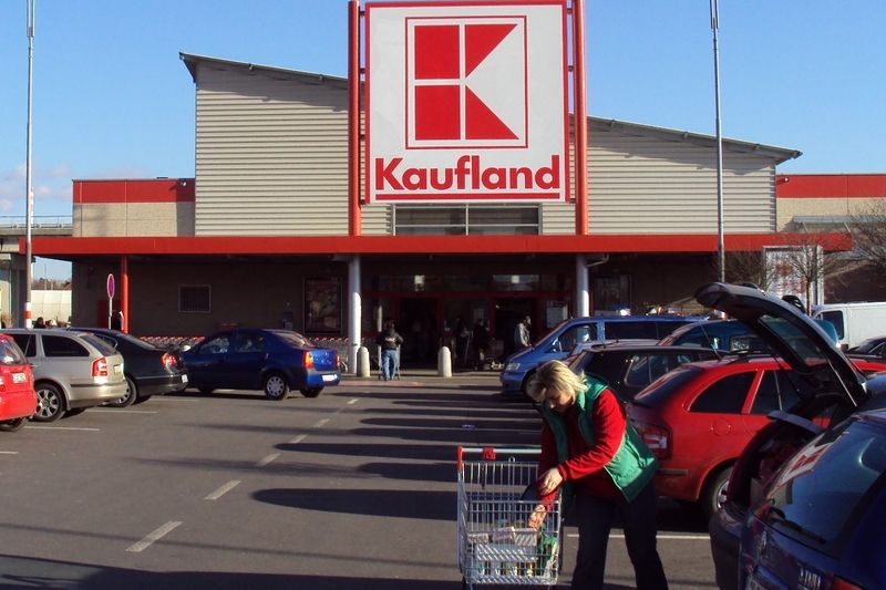 Masura fara precedent la Kaufland. Ce se intampla cu angajatii...