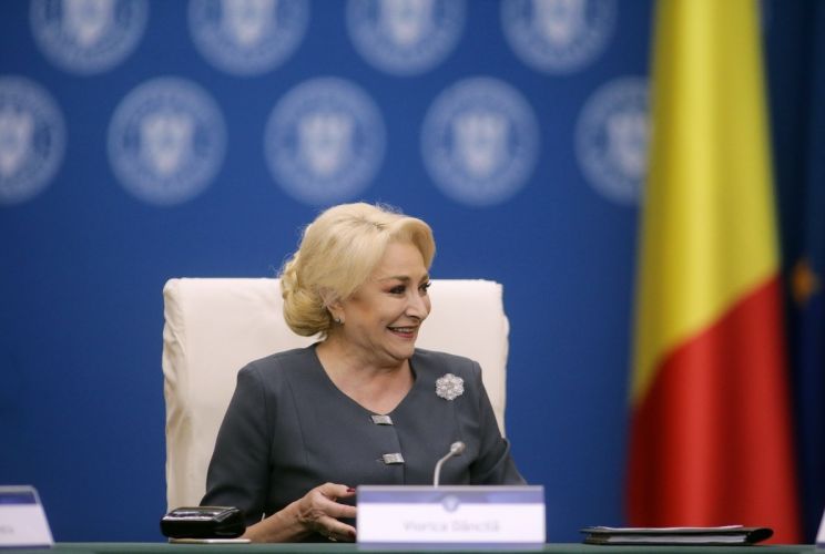 Dăncilă, întrebată dacă-și dă demisia în cazul în care nu sunt realizate autostrăzile promise: De ce să mi-o dau?