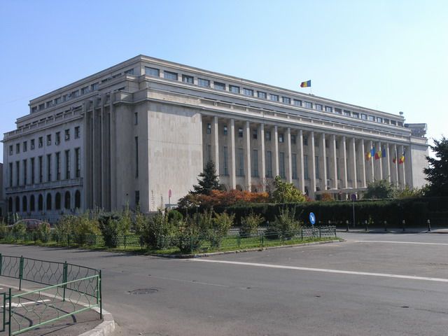 Una caldă, alta rece de la Standard &amp; Poor's: economia României va încetini în 2019