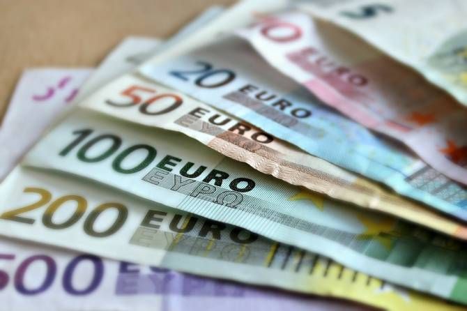 O taxă esențială se reduce la jumătate începând de azi