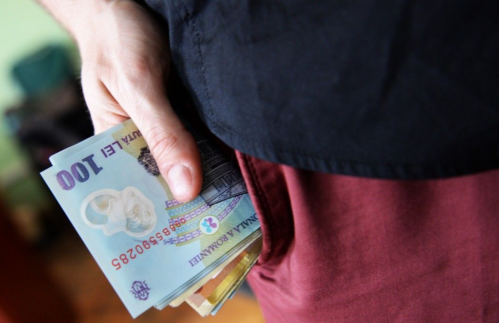 Salariul mediu net în România ajunge la 3.300 lei anul viitor