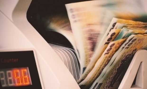 Finanțele se împrumută pe bandă rulantă