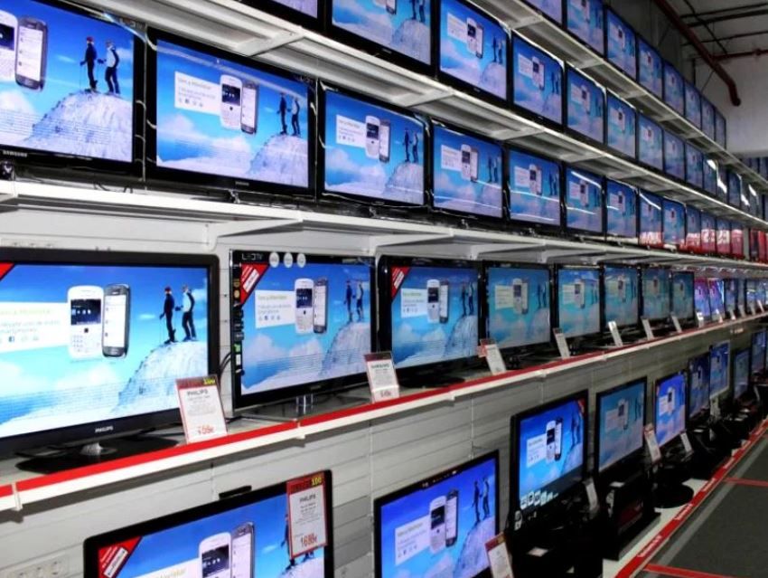 33.000 de români iau cu asalt magazinele de electrocasnice, în programul Rabla