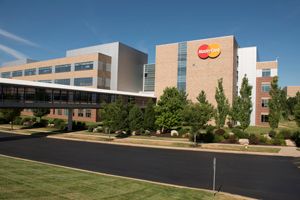 Mastercard face cea mai mare achiziție din istoria sa: 2,85 de miliarde de euro pentru o plaformă de plăți