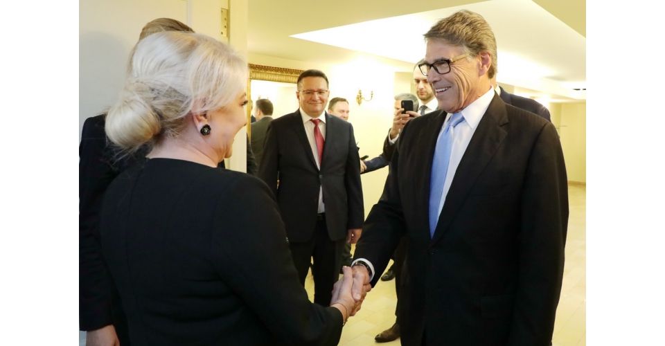 Ce document a semnat Dăncilă în SUA cu secretarul de stat pe energie