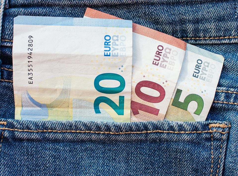 Noi bani europeni pentru pregătirea angajaților români