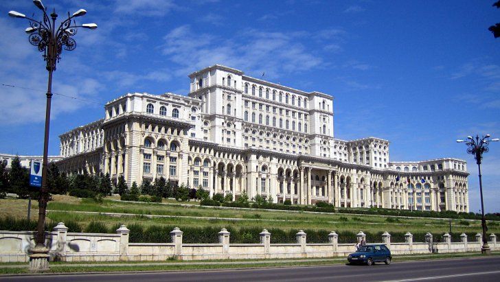 La cât a fost evaluat Palatul Parlamentului