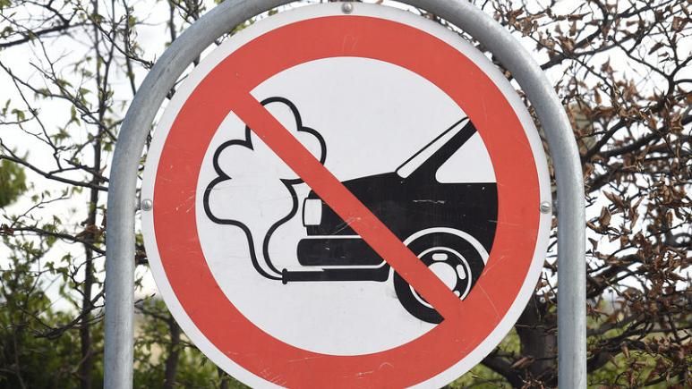 Danemarca cere interzicerea mașinilor pe benzină și motorină în statele UE. 10 țări o susțin deja