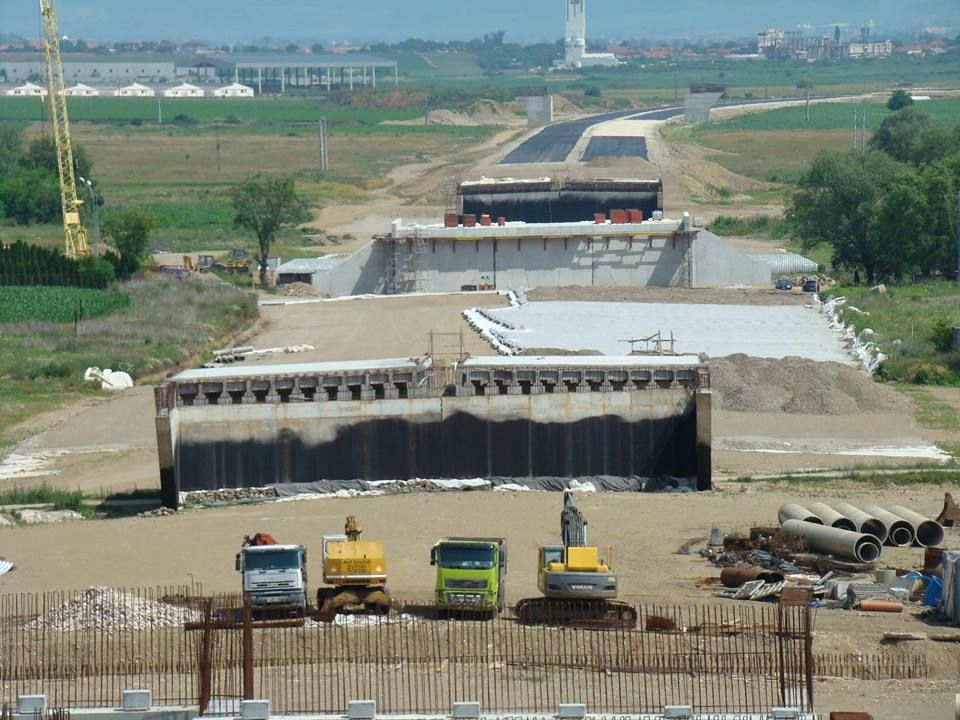 Protest spontan pe șantierul autostrăzii A10