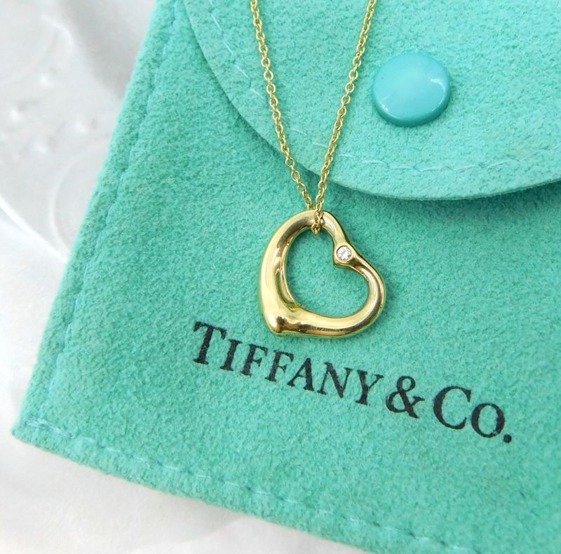 Brandul de lux Tiffany se vinde pentru 16 miliarde dolari