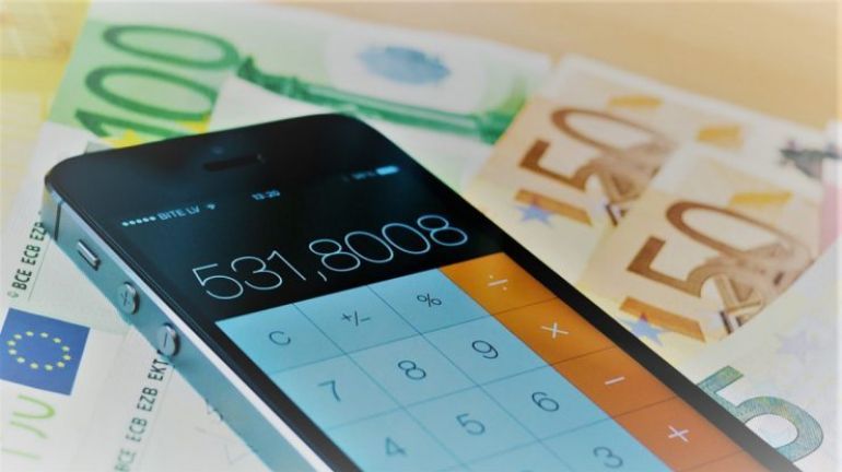 Estimare CFA România: în următorul an, euro va ajunge până aproape de 4,98 lei