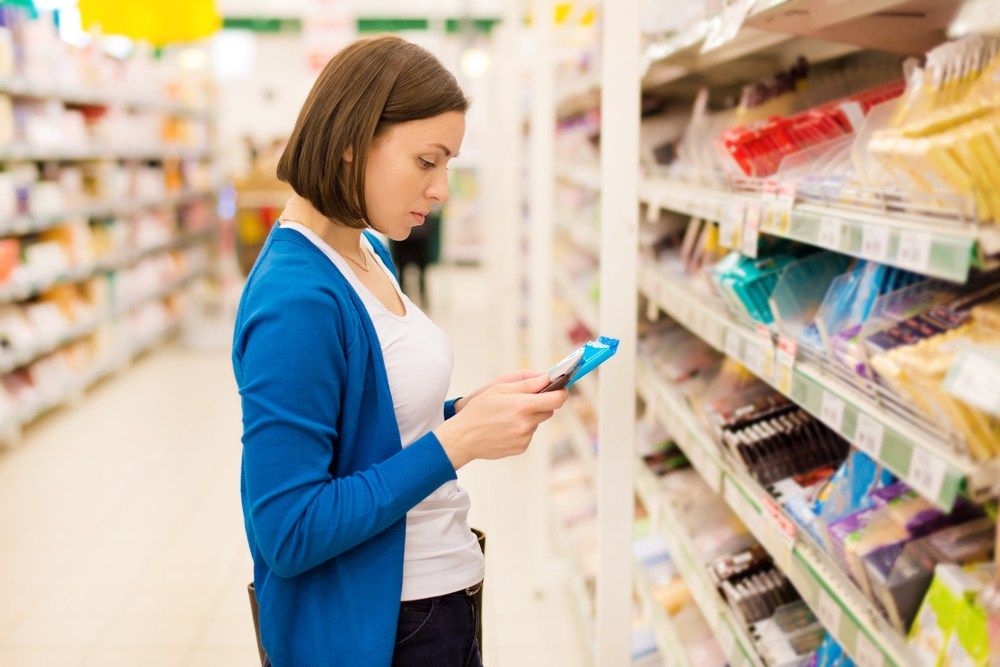 Câți bani dau românii pe alimente și băuturi răcoritoare?