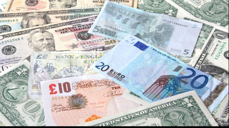 Lira sterlină, la nivel maxim în ziua în care Marea Britanie iese din UE