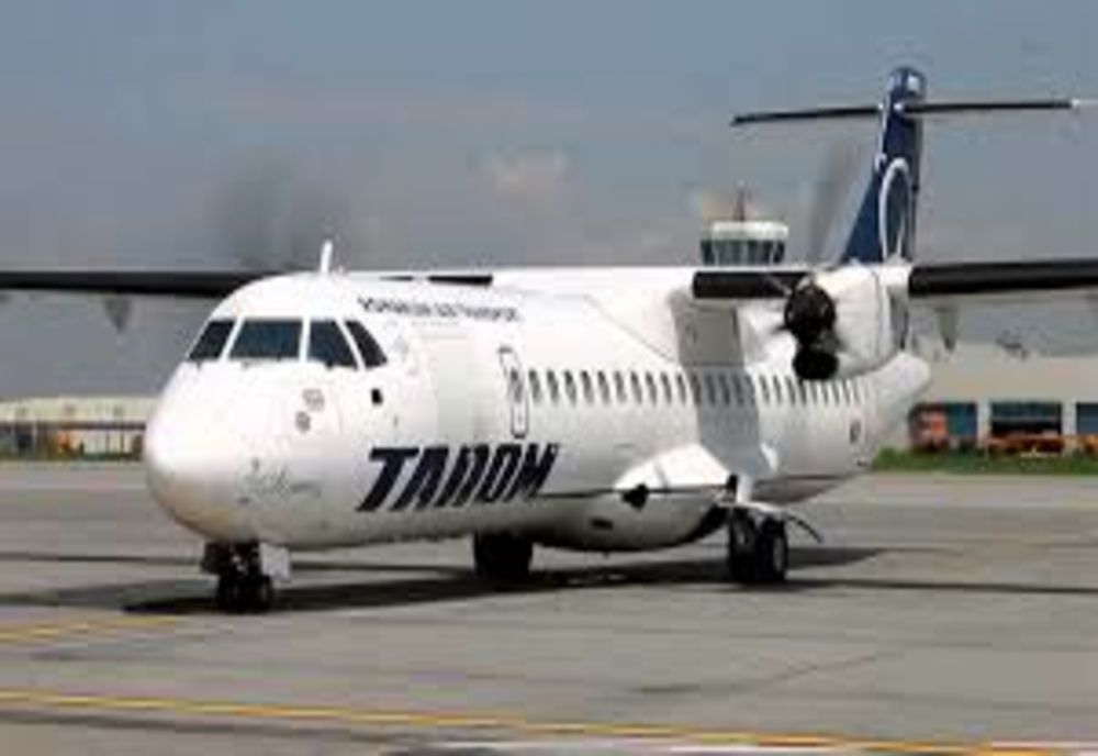 O treime din angajații Tarom ar urma să fie concediați. Numărul directorilor, înjumătățit