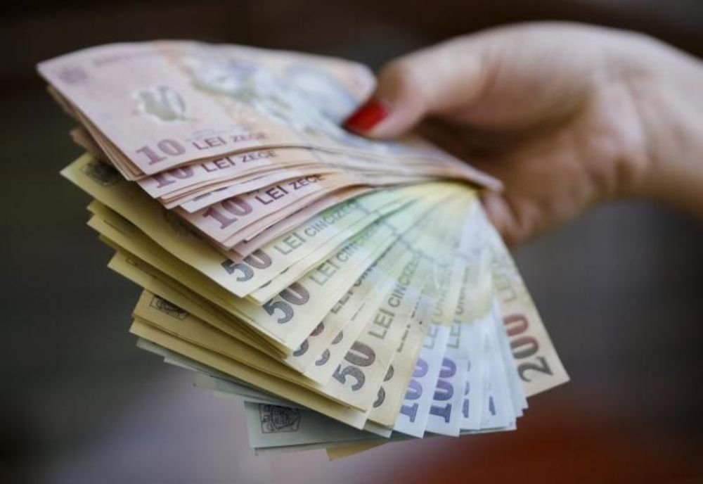 Efectele crizei: românii au economisit mai mult pentru că n-au mai avut pe ce cheltui banii