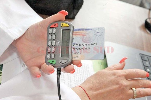 Cardul de sănătate redevine obligatoriu de la 1 octombrie, cu excepţia consultaţiilor online