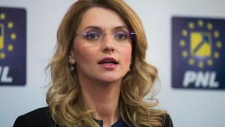 Alina Gorghiu, replică pentru Claudiu Năsui, în disputa legii 5G: Ar fi bine ca anumiţi miniştri să înveţe procedură