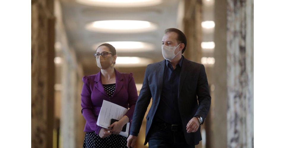 Florin Cîțu, discurs plin de ironii în plen: „Începem reforma în toate cotloanele statului. Oprim 30 de ani de furt pesedist” - Opoziția, SCANDAL în Parlament