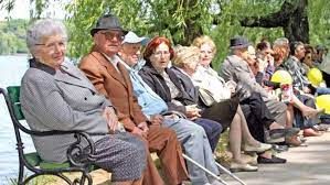 Mai puțini pensionari, dar cu pensii mai mari. Cine le plătește pensiile?