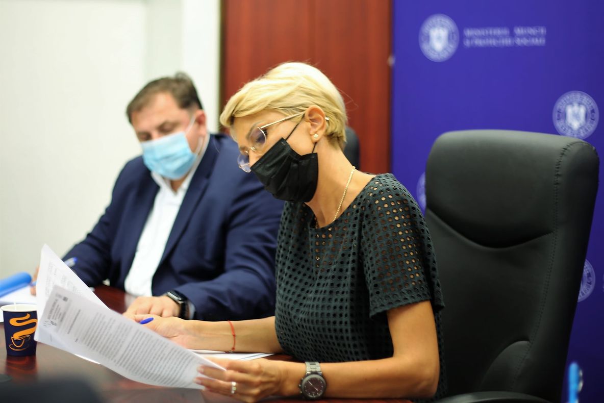 Raluca Turcan, după primele discuțiile cu sindicatele despre majorarea salariului minim. Trebuie să crească, dar trebuie să avem și resurse