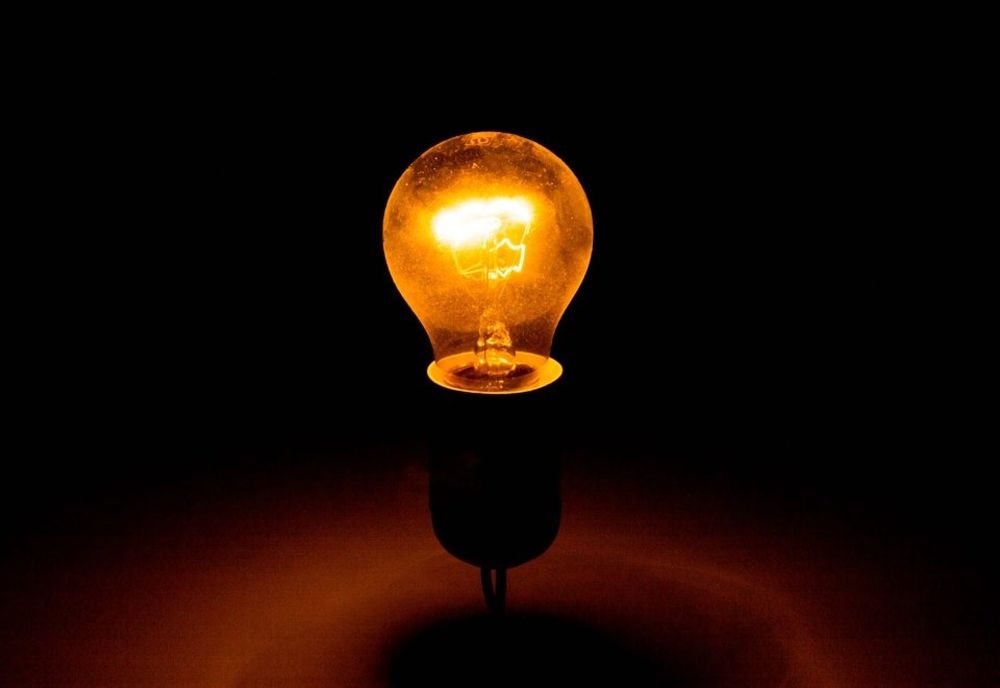 Românii cu mai mulți copii ar putea plăti PREȚUL MINIM de plafonare, INDIFERENT de consum