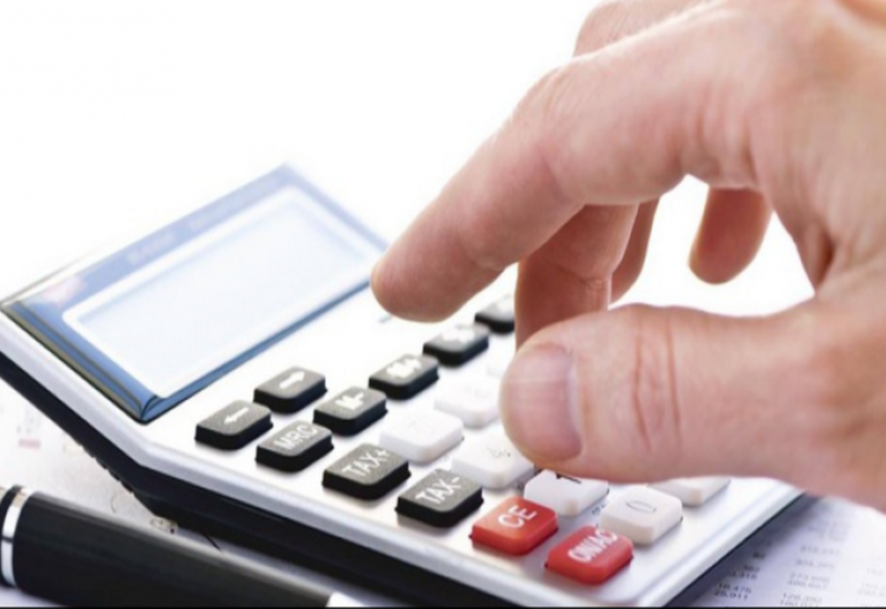 Românii, amenințați de o explozie a ratelor bancare. Cu cât se vor majora până la sfârșitul anului