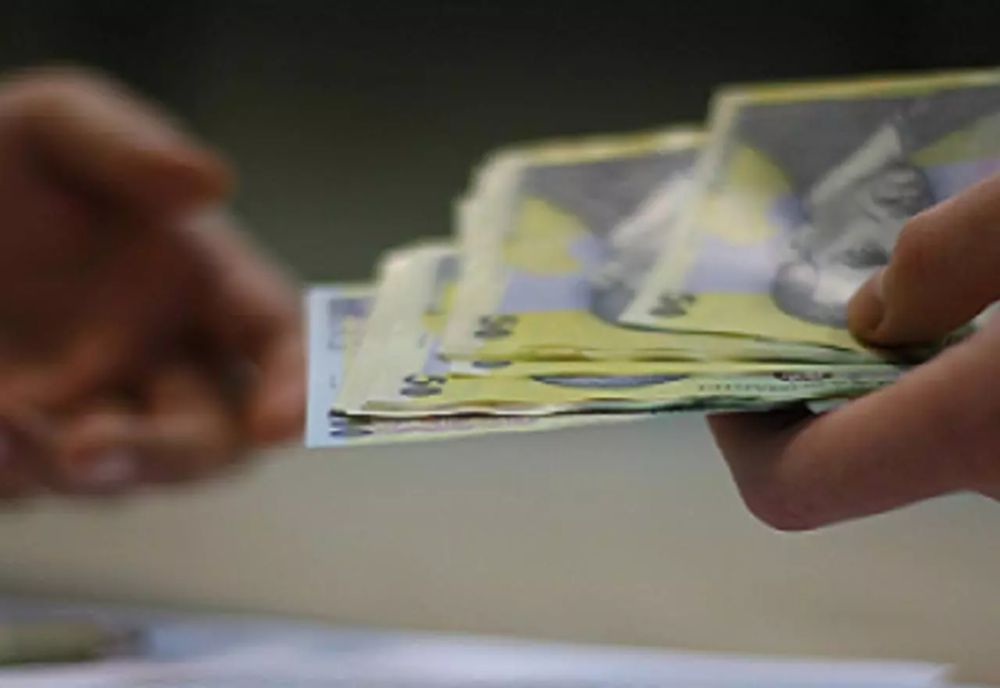 Crește numărul românilor cu depozite în bănci care vor plăti și CAS pe câștigul din dobândă