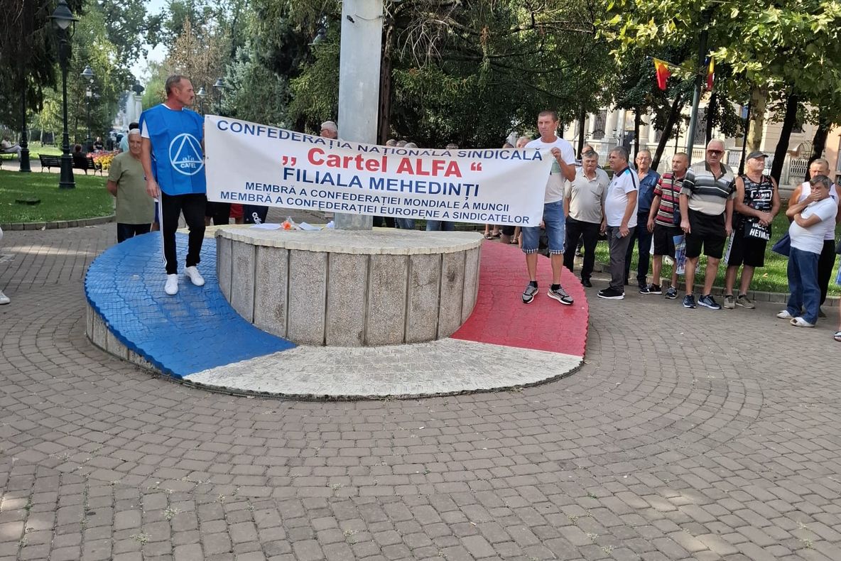 Minerii ies în stradă, nemulțumiți de recalcularea pensiilor: Suntem VICTIME ale noii legi - FOTO