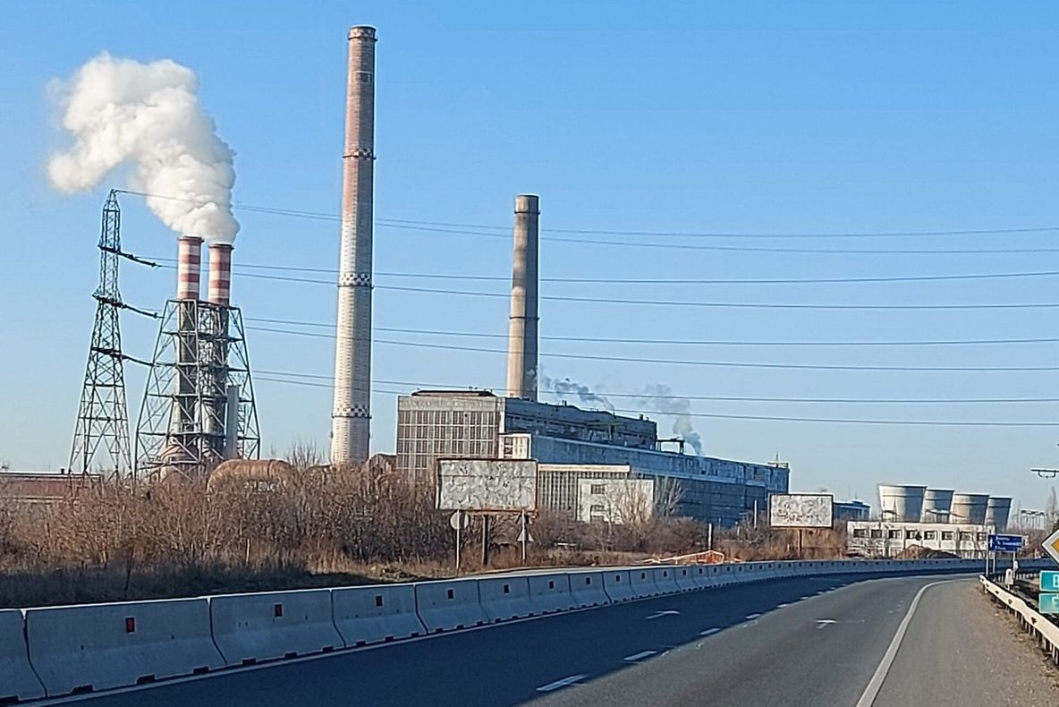 Alertă la Termocentrala Ișalnița, după zvonul că unitatea s-ar fi închis deja, fără ca oamenii să fie anunțați. Zeci de angajați pleacă acasă