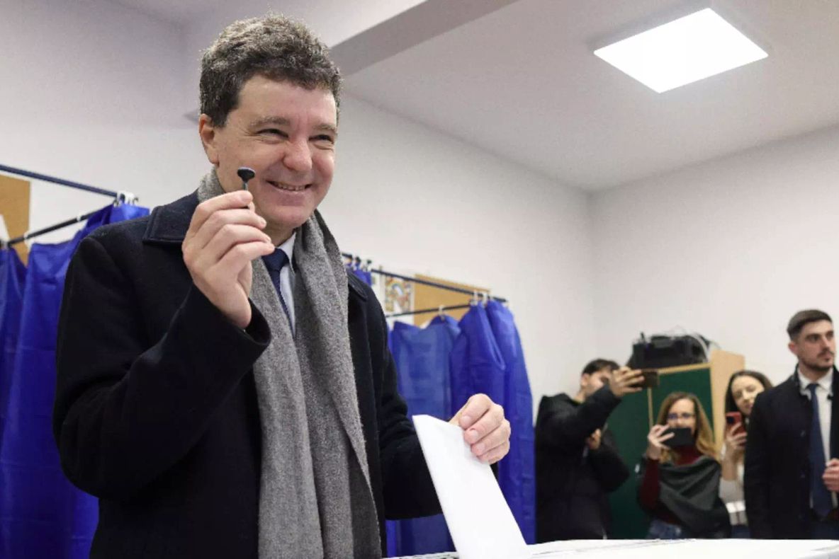 Nicușor Dan atacă instituțiile statului și adversarii politici pentru a evita explicațiile cerute de AEP privind banii de campanie